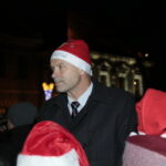 Choinka na kieleckim Rynku. Na zdjęciu Bogdan Wenta - prezydent Kielc  / Marzena Mąkosa / Radio Kielce