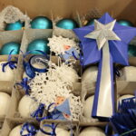 Choinka pod choinkę. Ubieranie choinki przez policję / Marzena Mąkosa / Radio Kielce