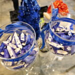 Choinka pod choinkę. Ubieranie choinki przez policję / Marzena Mąkosa / Radio Kielce