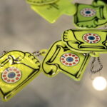 Choinka pod choinkę. Ubieranie choinki przez policję / Marzena Mąkosa / Radio Kielce