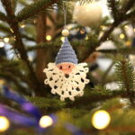 Choinka pod choinkę. Ubieranie choinki przez policję / Marzena Mąkosa / Radio Kielce