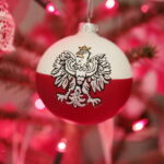 Akcja "Choinka pod choinkę 2018". Dzień pierwszy. Bombka sprezentowana przez Lucynę Gozdek - projektantkę ozdób / Marzena Mąkosa / Radio Kielce