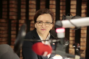 Akcja „Choinka pod choinkę”. Na zdjęciu: Agata Wojtyszek - wojewoda świętokrzyski / Marzena Mąkosa / Radio Kielce