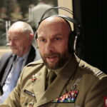 Finał akcji "Choinka pod choinkę". Dzień pierwszy. Na zdjęciu (od lewej): prof. Stanisław Adamczak - były rektor Politechniki Świętokrzyskiej i płk. Paweł Chabielski - dowódca CPdMZ / Marzena Mąkosa / Radio Kielce