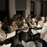 Finał akcji "Choinka pod choinkę". Dzień pierwszy. Chór "Żołnierskie Echa" / Marzena Mąkosa / Radio Kielce