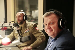 Finał akcji "Choinka pod choinkę". Dzień pierwszy. Na zdjęciu senator Jarosław Rusiecki / Marzena Mąkosa / Radio Kielce