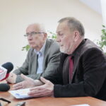 Konferencja prasowa w biurze NSZZ "Solodarność". Na zdjęciu (od lewej): Waldemar Bartosz - przewodniczący świętokrzyskiej "Solidarności" i Henryk Ślusarski - Przewodniczący Regionalnej Sekcji Oświaty i Wychowania NSZZ "Solidarność" / Marzena Mąkosa / Radio Kielce