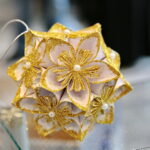 Akcja "Choinka pod choinkę". Ubieranie drzewka przez Ojców Oblatów z Klasztoru Misjonarzy Oblatów Maryi Niepokalanej na Świętym Krzyżu / Marzena Mąkosa / Radio Kielce