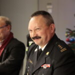 Radio Kielce. "Choinka pod choinkę 2018". Finał trzeciego dnia. Artur Jaroń - dyrektor Zespołu Państwowych Szkół Muzycznych im. Ludomira Różyckiego w Kielcach i st. bryg. Robert Sabat - zastępca komendanta wojewódzkiego PSP w Kielcach / Marzena Mąkosa / Radio Kielce