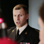 Akcja "Choinka pod choinkę". Dzień trzeci. Na zdjęciu: bryg. Paweł Ksel- naczelnik Wydziału Operacyjnego Komendy Wojewódzkiej Państwowej Straży Pożarnej w Kielcach / Marzena Mąkosa / Radio Kielce