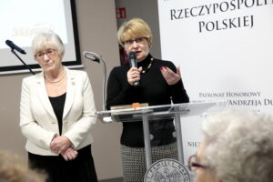 Obchody 37. rocznicy wprowadzenia stanu wojennego. Spotkanie w Przystanku Historia Centrum Edukacyjnym IPN. Na zdjęciu (od lewej): Natasza Gawlik i dr Dorota Koczwańska-Kalita - naczelnik Delegatury IPN w Kielcach / Marzena Mąkosa / Radio Kielce