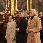 Obchody 37. rocznicy wprowadzenia stanu wojennego. Msza święta w Bazylice katedralnej Wniebowzięcia Najświętszej Maryi Panny w Kielcach. Na zdjęciu (od lewej): Agata Wojtyszek - wojewoda świętokrzyski, Krzysztof Słoń - senator RP i Renata Janik - wicemarszałek województwa świętokrzyskiego / Marzena Mąkosa / Radio Kielce