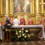 Obchody 37. rocznicy wprowadzenia stanu wojennego. Msza święta w Bazylice katedralnej Wniebowzięcia Najświętszej Maryi Panny w Kielcach. Na zdjęciu biskup Jan Piotrowski / Marzena Mąkosa / Radio Kielce