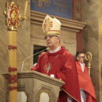 Obchody 37. rocznicy wprowadzenia stanu wojennego. Msza święta w Bazylice katedralnej Wniebowzięcia Najświętszej Maryi Panny w Kielcach. Na zdjęciu biskup Jan Piotrowski / Marzena Mąkosa / Radio Kielce