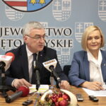 Konferencja w urzędzie marszałkowskim. Na zdjęciu (od lewej): Andrzej Bętkowski, marszałek województwa świętokrzyskiego i Renata Janik, wicemarszałek województwa świętokrzyskiego / Marzena Mąkosa / Radio Kielce