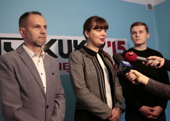 Konferencja stowarzyszenia Kukiz'15. Na zdjęciu (od lewej): Rafał Włodarczyk; Magdalena Fogiel - Litwinek, prezes Kukiz’15 i Łukasz Wasilewski / Marzena Mąkosa / Radio Kielce