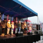 Radio Kielce rozdaje choinki na kieleckim Rynku / Marzena Mąkosa / Radio Kielce