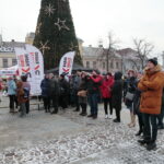 Radio Kielce rozdaje choinki na kieleckim Rynku / Marzena Mąkosa / Radio Kielce