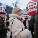 Radio Kielce rozdaje choinki na kieleckim Rynku / Marzena Mąkosa / Radio Kielce