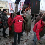 Radio Kielce rozdaje choinki na kieleckim Rynku / Marzena Mąkosa / Radio Kielce