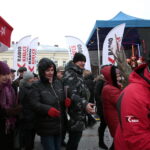 Radio Kielce rozdaje choinki na kieleckim Rynku / Marzena Mąkosa / Radio Kielce