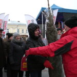 Radio Kielce rozdaje choinki na kieleckim Rynku / Marzena Mąkosa / Radio Kielce