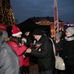 Radio Kielce rozdaje choinki na kieleckim Rynku / Marzena Mąkosa / Radio Kielce