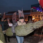 Radio Kielce rozdaje choinki na kieleckim Rynku / Marzena Mąkosa / Radio Kielce