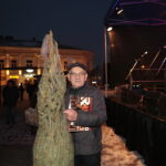 Radio Kielce rozdaje choinki na kieleckim Rynku / Marzena Mąkosa / Radio Kielce