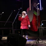 Radio Kielce rozdaje choinki na kieleckim Rynku / Marzena Mąkosa / Radio Kielce