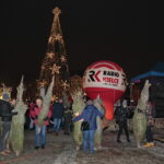 Radio Kielce rozdaje choinki na kieleckim Rynku / Marzena Mąkosa / Radio Kielce