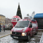 Radio Kielce rozdaje choinki na kieleckim Rynku / Marzena Mąkosa / Radio Kielce