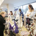 Bożonarodzeniowy kiermasz w urzędzie marszałkowskim / Marzena Mąkosa / Radio Kielce