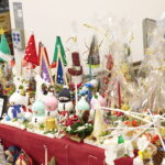 Bożonarodzeniowy kiermasz w urzędzie marszałkowskim / Marzena Mąkosa / Radio Kielce