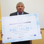 Podpisanie umowy na budowę Centrum Urazowego dla Dzieci. Andrzej Domański - dyrektor Wojewódzkiego Szpitala Zespolonego w Kielcach / Marzena Mąkosa / Radio Kielce