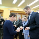 Wręczenie odznaczeń dla lekarzy przez Janusza Cieszyńskiego - podsekretarza stanu w Ministerstwie Zdrowia / Marzena Mąkosa / Radio Kielce