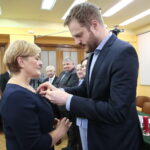 Wręczenie odznaczeń dla lekarzy przez Janusza Cieszyńskiego - podsekretarza stanu w Ministerstwie Zdrowia / Marzena Mąkosa / Radio Kielce