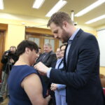 Wręczenie odznaczeń dla lekarzy przez Janusza Cieszyńskiego - podsekretarza stanu w Ministerstwie Zdrowia / Marzena Mąkosa / Radio Kielce