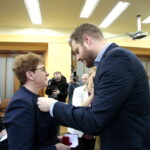Wręczenie odznaczeń dla lekarzy przez Janusza Cieszyńskiego - podsekretarza stanu w Ministerstwie Zdrowia / Marzena Mąkosa / Radio Kielce