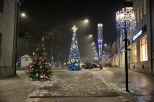 Busko-Zdrój. Świąteczne iluminacje / Marzena Mąkosa / Radio Kielce