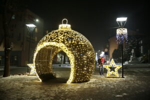 Busko-Zdrój. Świąteczne iluminacje / Marzena Mąkosa / Radio Kielce