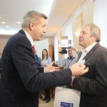 Spotkanie opłatkowe w kieleckim Ratuszu. Bogdan Wenta - prezydent Kielc i Przemysław Predygier - prezes TVP3 Kielce / Marzena Mąkosa / Radio Kielce