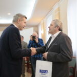 Spotkanie opłatkowe w kieleckim Ratuszu. Bogdan Wenta - prezydent Kielc i Przemysław Predygier - prezes TVP3 Kielce / Marzena Mąkosa / Radio Kielce