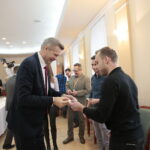 Spotkanie opłatkowe w kieleckim Ratuszu. Po lewej: Bogdan Wenta - prezydent Kielc / Marzena Mąkosa / Radio Kielce