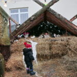 Żywa szopka przy Szkole Podstawowej im. Stefana Żeromskiego w Brynicy / Marzena Mąkosa / Radio Kielce