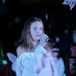 Żywa szopka przy Szkole Podstawowej im. Stefana Żeromskiego w Brynicy / Marzena Mąkosa / Radio Kielce