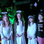 Żywa szopka przy Szkole Podstawowej im. Stefana Żeromskiego w Brynicy / Marzena Mąkosa / Radio Kielce