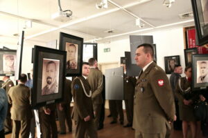 Otwarcie wystawy poświęconej udziałowi żołnierzy w misjach i operacjach wojskowych / Marzena Mąkosa / Radio Kielce