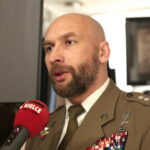 Otwarcie wystawy poświęconej udziałowi żołnierzy w misjach i operacjach wojskowych. Płk Paweł Chabielski - dowódca CPdMZ / Marzena Mąkosa / Radio Kielce