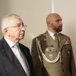 Otwarcie wystawy poświęconej udziałowi żołnierzy w misjach i operacjach wojskowych. Krzysztof Lipiec - poseł PiS i płk Paweł Chabielski / Marzena Mąkosa / Radio Kielce